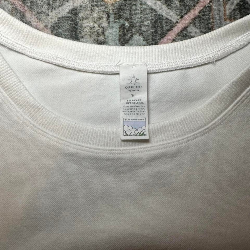 Offline by Aerie white cropped short sleeve top - Picture 2 of 3